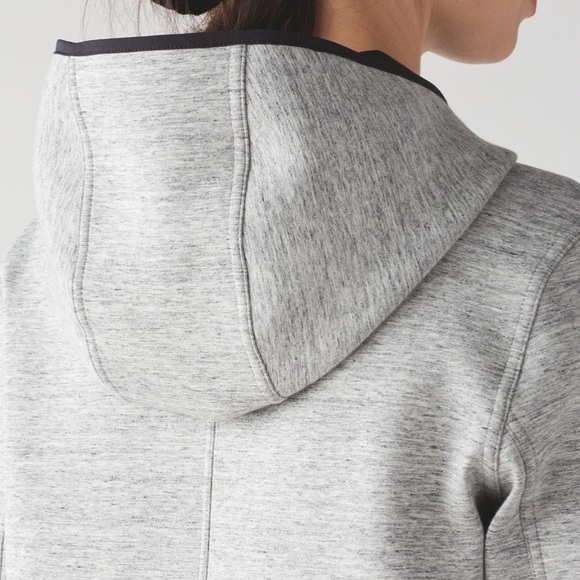 Lululemon City Bound Wrap!! Barely Worn! - Picture 10 of 10